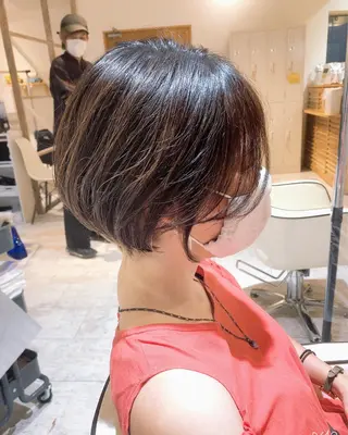 ショート esse大阪茶屋町店所属・レイヤーカット 新井田陽寿のヘアスタイル