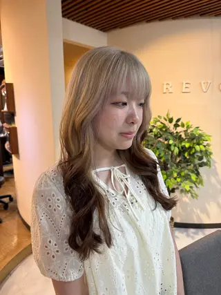 セミロング カラー ルーツ/ デザイン/ ハイトーン/おこのぎのヘアスタイル