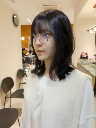 ミディアム カラー yiye shioriのヘアスタイル