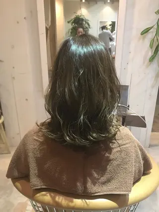 ミディアム カラー 長尾 桃佳のヘアスタイル