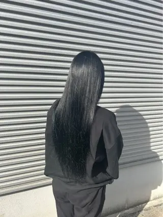 ロング momb 折戸結菜のヘアスタイル