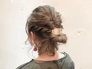 セミロング ヘアアレンジ いしだ みさきのヘアスタイル