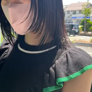 ミディアム シマダ ユウナのヘアスタイル