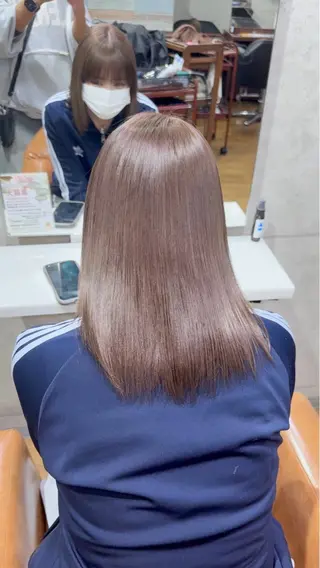 ミディアム カラー 失敗しないブリーチ× 艶ハイトーン/アトムのヘアスタイル