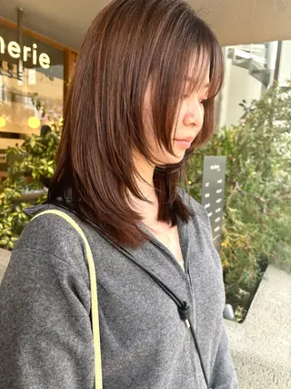 ミディアム カラー 荻野 結衣のヘアスタイル