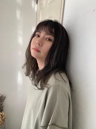 セミロング カラー fio マナミのヘアスタイル