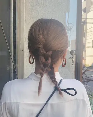 ミディアム カラー ヘアアレンジ 外山 なつ美のネイルデザイン