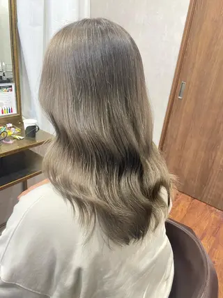 セミロング カラー 井本翔太.髪質改善. ベージュ.グレージュのヘアスタイル