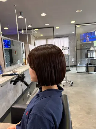 ショート カラー 手塚 由佳のヘアスタイル