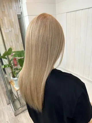 ロング カラー KEIGO/ ベージュカラーのヘアスタイル