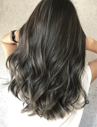 ロング カラー ヘアアレンジ🎀 yuuka 🤍のヘアスタイル