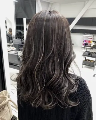 ロング カラー ブリーチカラー 安田海音のヘアスタイル