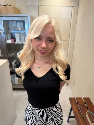 セミロング 徳田 萌恵のヘアスタイル