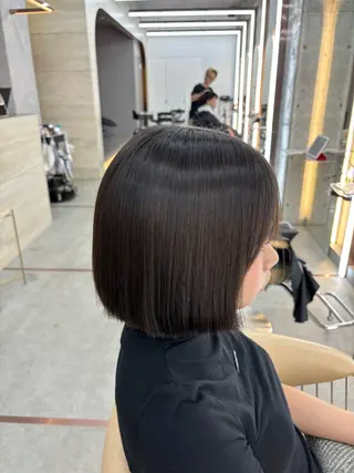 ミディアム カラー パーマ 髪質改善|透明 感カラー🩵レイヤーのヘアスタイル