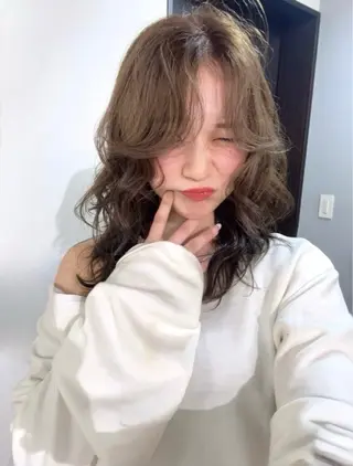 ミディアム ユナ/ボブカット ベージュのヘアスタイル