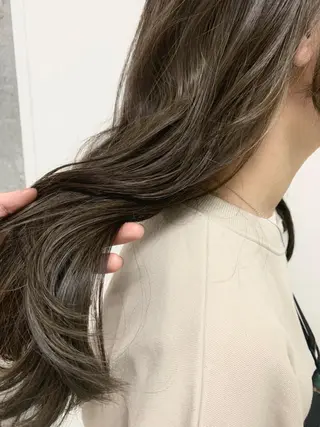 ロング カラー 山下 千明のヘアスタイル