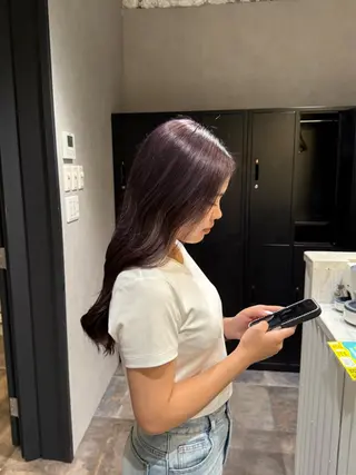 ロング カラー ブリーチカラー/ ベージュ/SARAのヘアスタイル