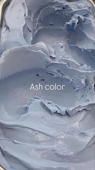 カラー レイヤー／ハイトーン /透明感/AKARIのヘアスタイル