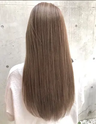ロング カラー AKI アキのヘアスタイル