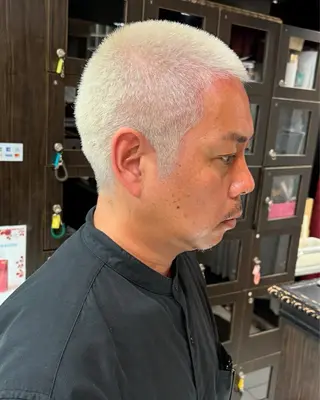ショート カラー ホワイト系はお任せ /ブリーチ/店長岩崎のヘアスタイル