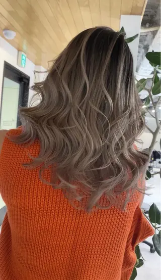 ロング カラー FLEEK 安立徹のヘアスタイル