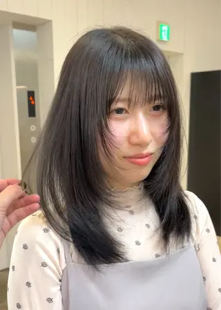 ミディアム フカミ マナカのヘアスタイル