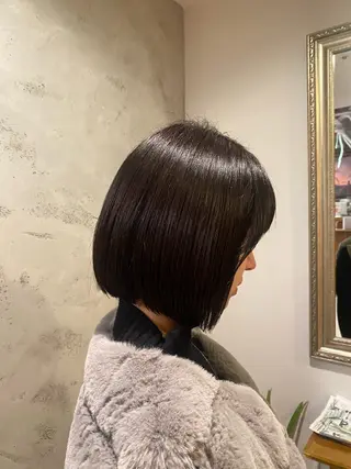 ショート ブリーチカラー/ブロ ンドレイヤーカットのヘアスタイル