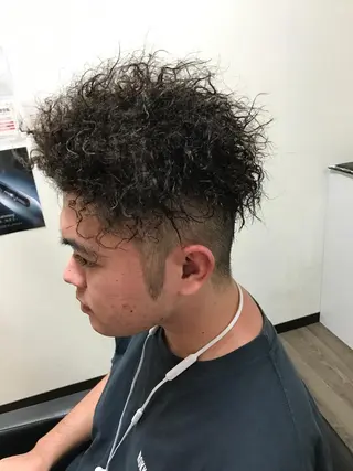 ショート パーマ 東風上 亮介のヘアスタイル