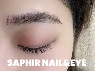 アイブロウ SAPHIR SATSUKIのネイルデザイン