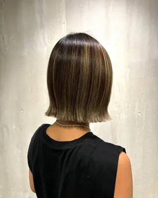 ショート カラー 小木曽 里華のヘアスタイル
