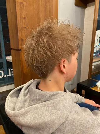ショート カラー パーマ ヘアアレンジ メンズ キッズ ブリーチカラー🔥 パーマ【佐々木凌平】のヘアスタイル