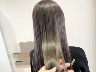 ロング カラー 蓮見  友里のヘアスタイル