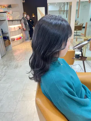ミディアム 中元 美月のヘアスタイル