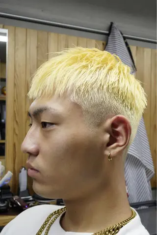 カラー メンズ 関 晃哉のヘアスタイル