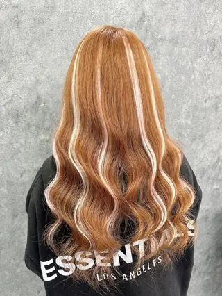 カラー ロング MORI MARIKAのヘアスタイル