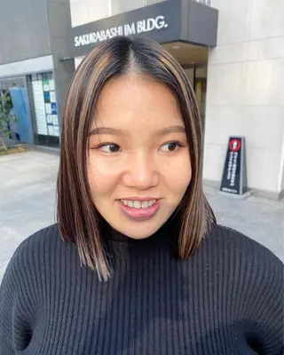 ミディアム デザインカラー/ボブ ブリーチカラー/ユリのヘアスタイル