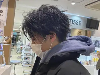 パーマ 韓国🇰🇷レイヤー カットオリーブカラーのヘアスタイル