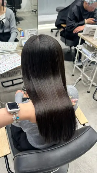 ロング himari💜 ハイトーンカラーのヘアスタイル