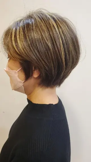 ショート カラー 齋藤 愛美のヘアスタイル