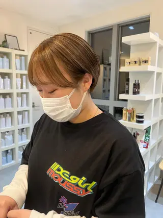 ショート カラー 長山 茉白のヘアスタイル