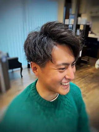 ショート パーマ メンズ 二本木 秀成のヘアスタイル