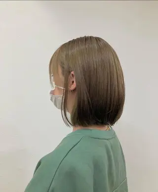カラー ヒナ/レイヤーカット 艶感ワンカラーのヘアスタイル