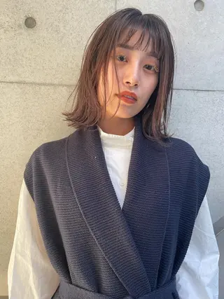 ミディアム カラー 顔まわりレイヤー デザインカットのヘアスタイル