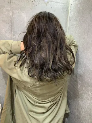 セミロング カラー 安達 俊亮のヘアスタイル