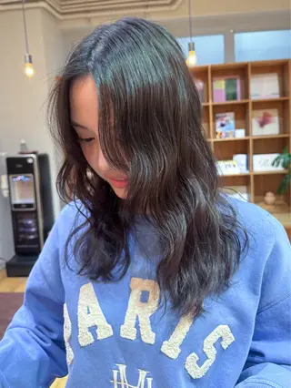 ミディアム パーマ 大橋 芽衣のヘアスタイル