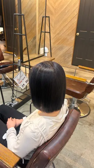 ショート カラー 聖菜/ hina /レイヤー/艶カラーのヘアスタイル