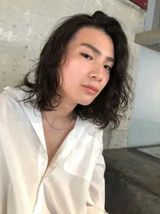 パーマ カイ マコトのヘアスタイル