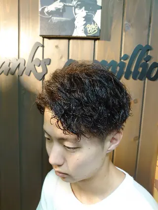 パーマ メンズ ショート 岡林 選のヘアスタイル