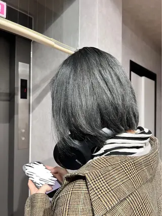 ミディアム カラー イリオモテ レナのヘアスタイル