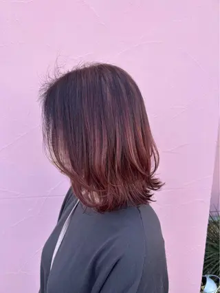 ミディアム カラー momb 折戸結菜のヘアスタイル
